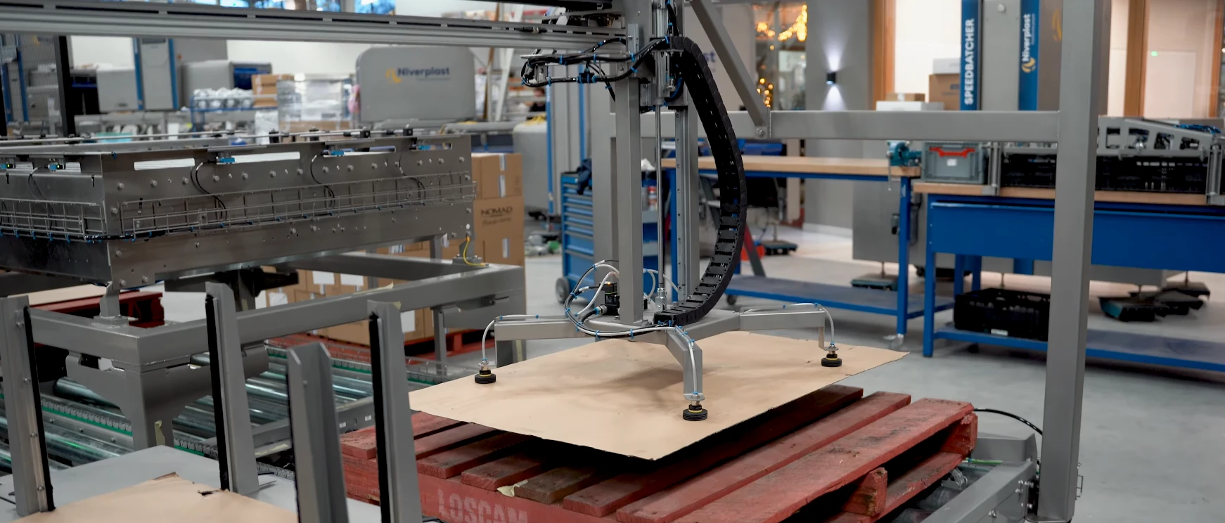 Automatic pallet destacking | Niverplast
