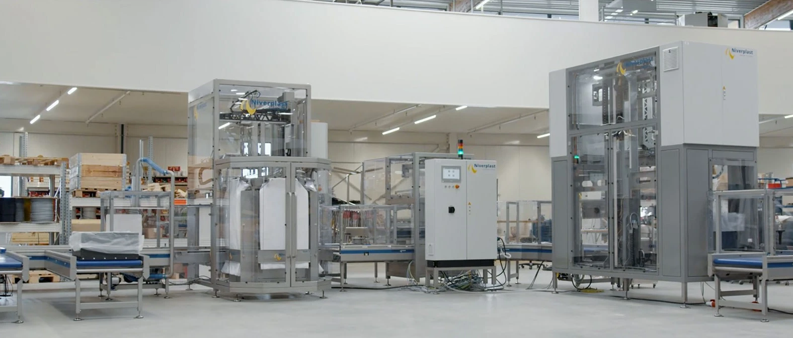 Cleanroom bag inserting and sealing | Niverplast