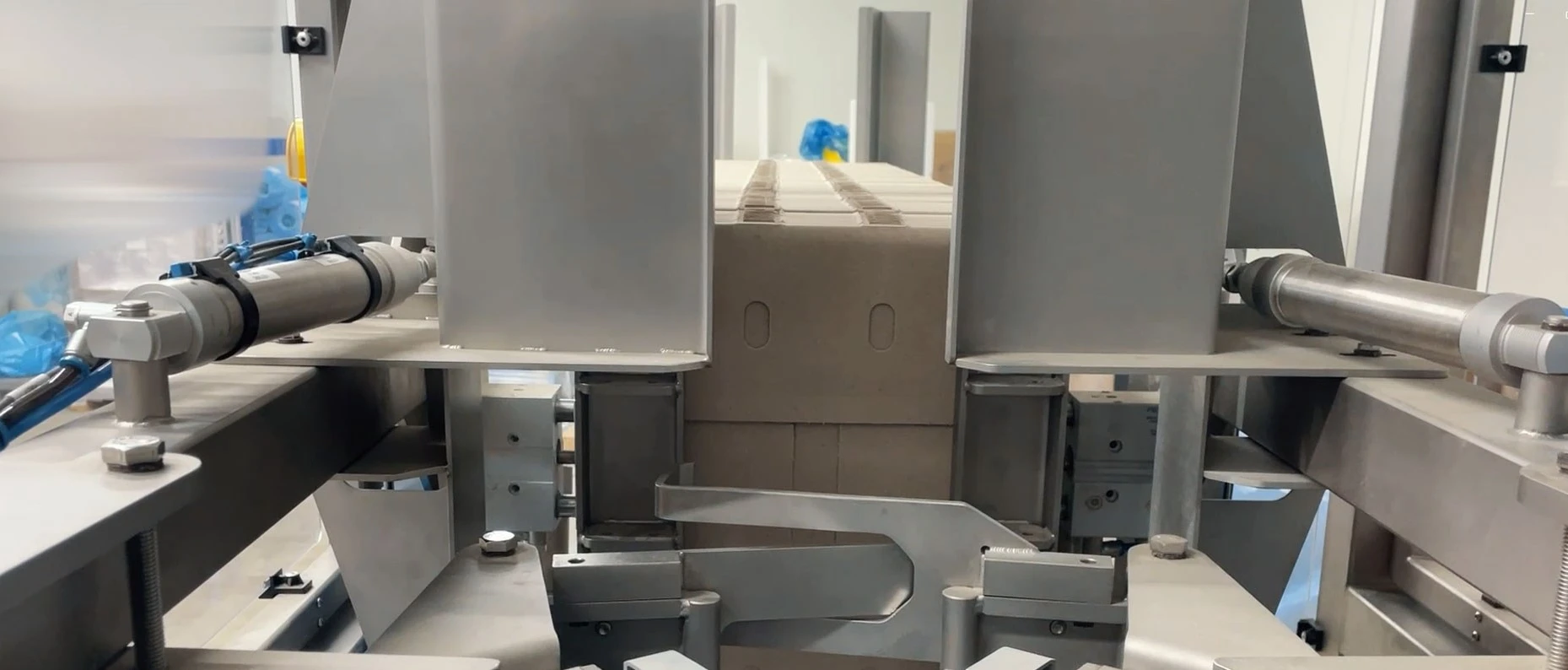 High speed box erecting & bag placing | Niverplast