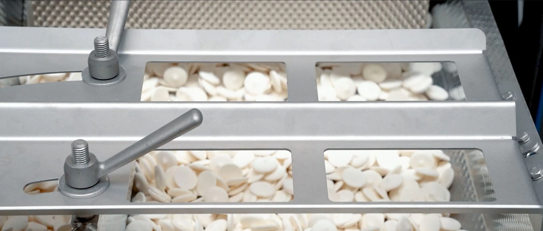 weigh filling of melting chocolates | Niverplast