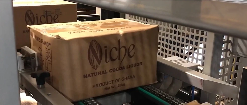 Unpacking and crushing cocoa blocks | Niverplast