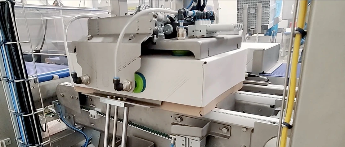 Board lid erecting and placing | Niverplast