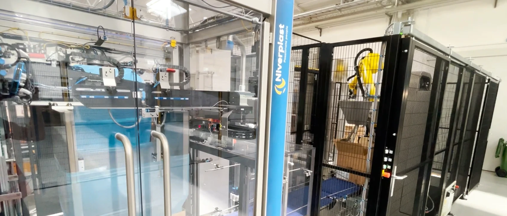 Case erecting and bag insertion for FEFCO 0216 boxes | Niverplast