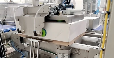 Board lid erecting and placing | Niverplast