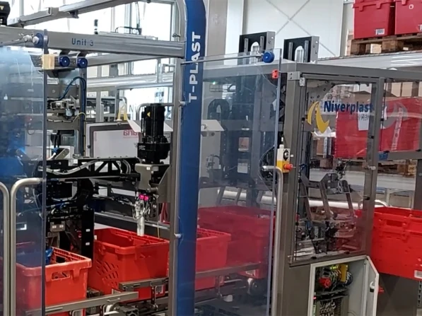 Crate destacking and triple t-shirt bag placing | Niverplast