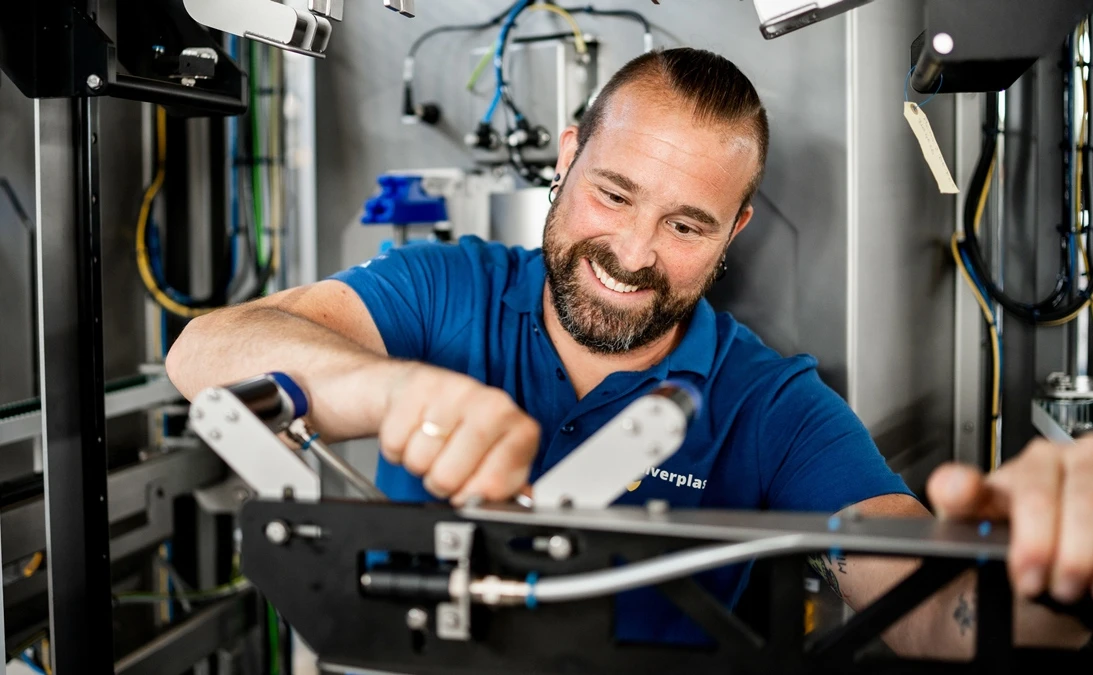 Niverplast | Adri (engineer) working on a machine