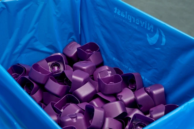 Moulding | Purple caps | Niverplast
