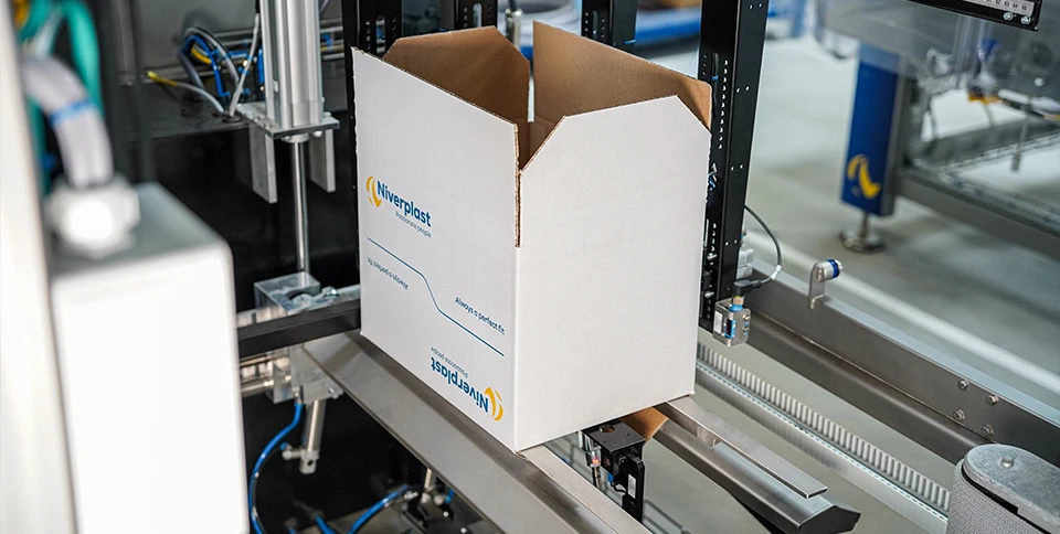 How It Works Step 2 Bottom Flap Folding | Combiplast | Niverplast