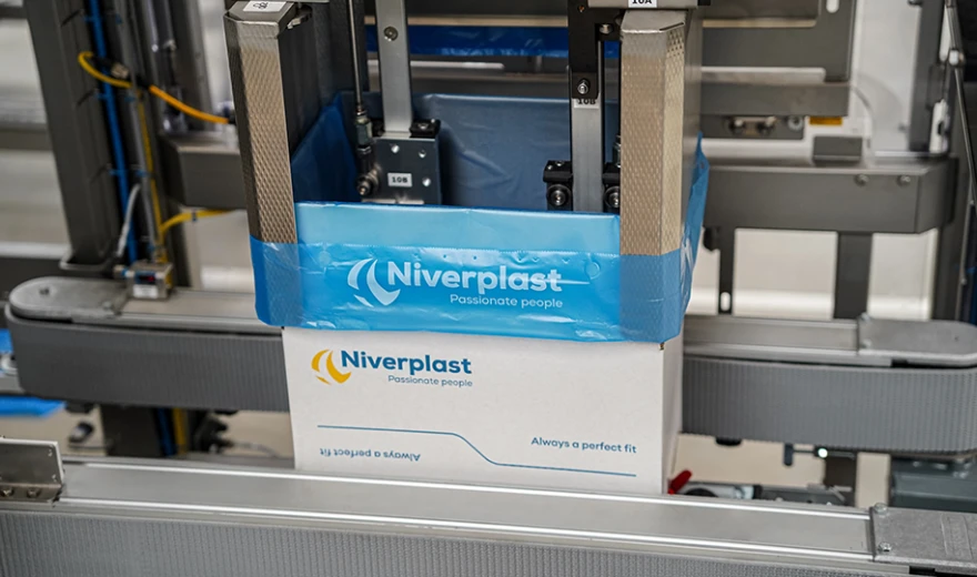 How It Works Step 5 Bag Inserting | CombiPlast | Niverplast