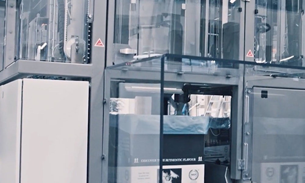 Case filling with our Box Loader - Niverplast NA Inc.