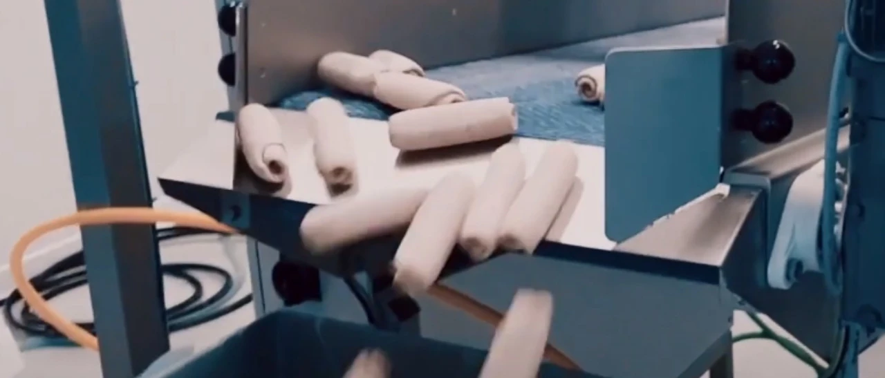 Packing and weighing pastry products1