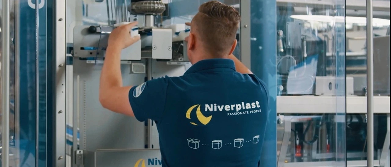 Destacking boxes automatically