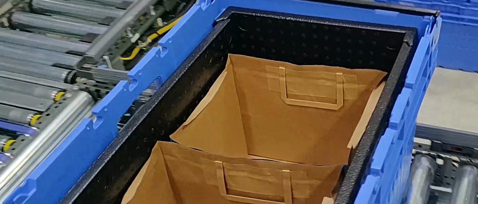 Header erecting inlays and placing paper bags2