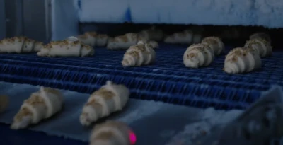 Packaging line with vertical form fill seal3